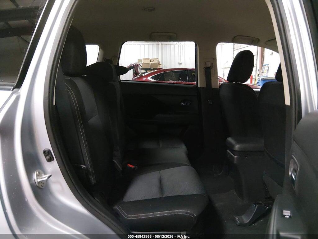 JA4AZ3A39GZ059598 2016 MITSUBISHI OUTLANDER photo no. 8