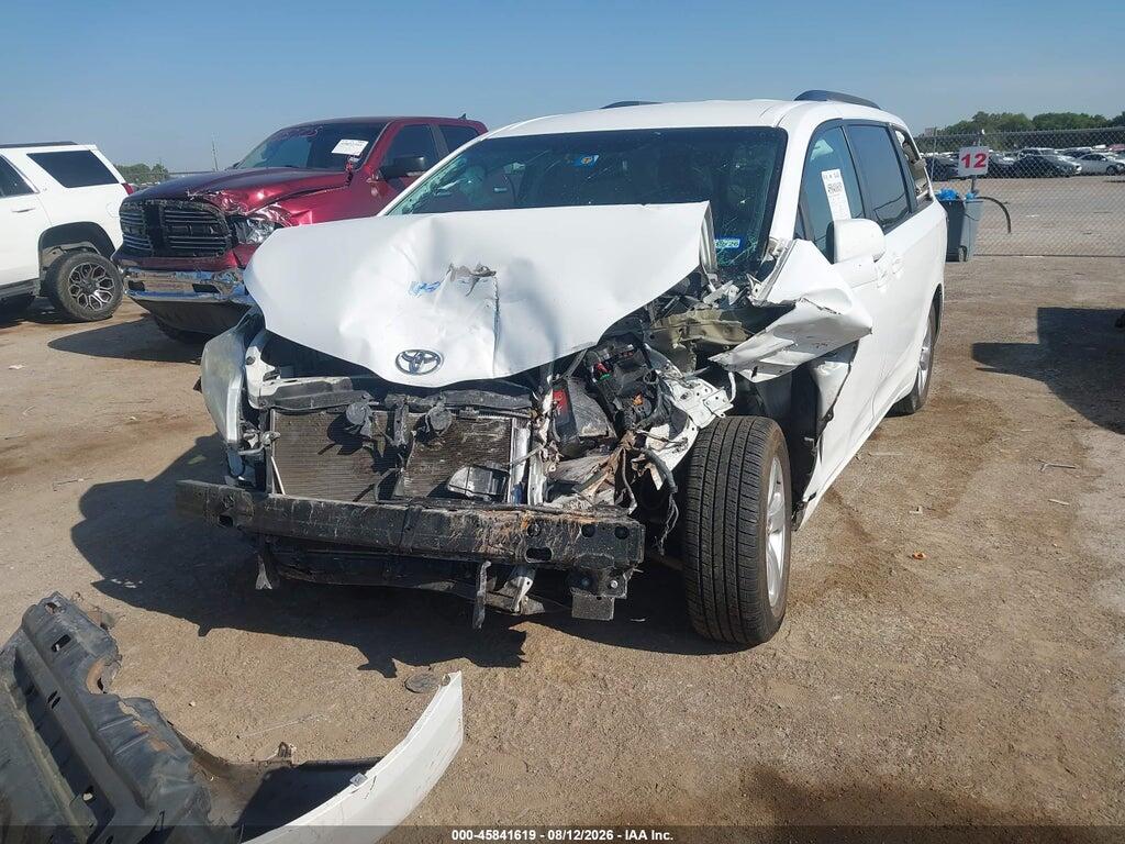 5TDKK3DC2GS750158 2016 TOYOTA SIENNA photo no. 2
