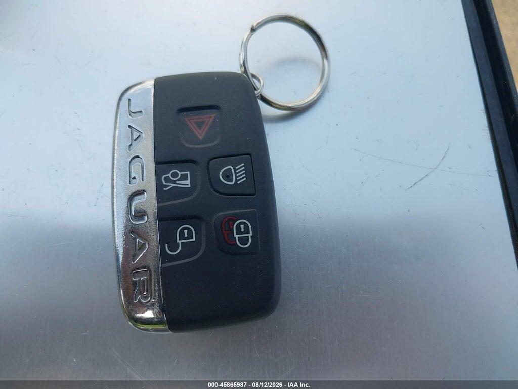 SAJBD4BVXHCY44572 2017 JAGUAR XF photo no. 11