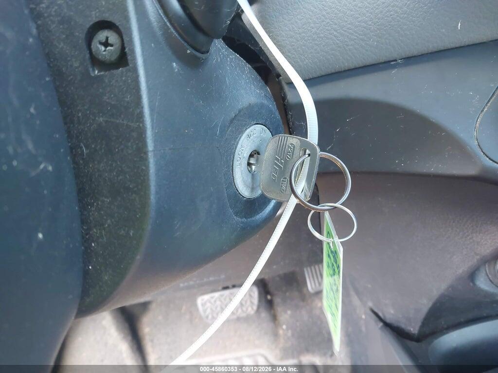 VNKKTUD31HA079381 2017 TOYOTA YARIS photo no. 11