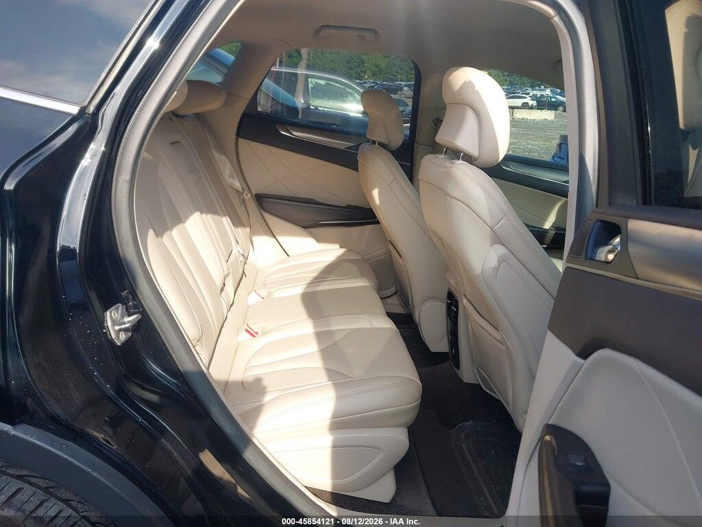 5LMCJ1C98HUL13742 2017 LINCOLN MKC photo no. 8