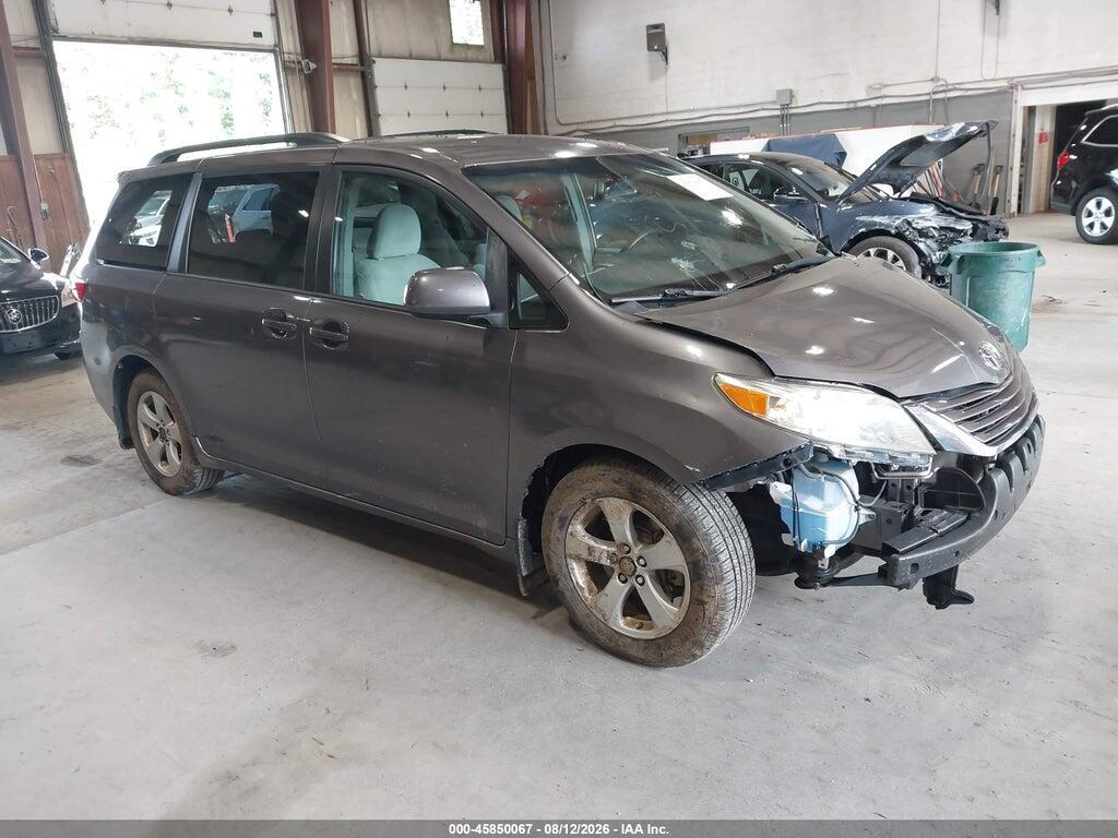 5TDKZ3DC2HS828600 2017 TOYOTA SIENNA photo no. 1