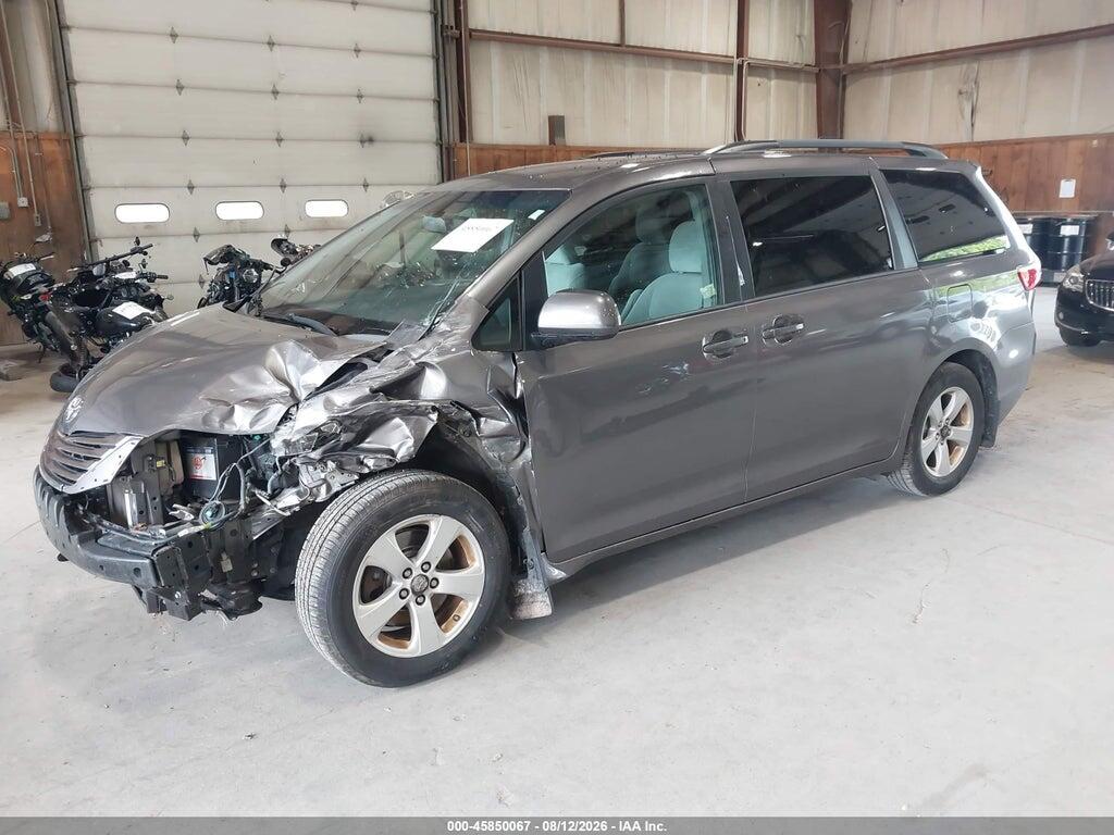 5TDKZ3DC2HS828600 2017 TOYOTA SIENNA photo no. 2