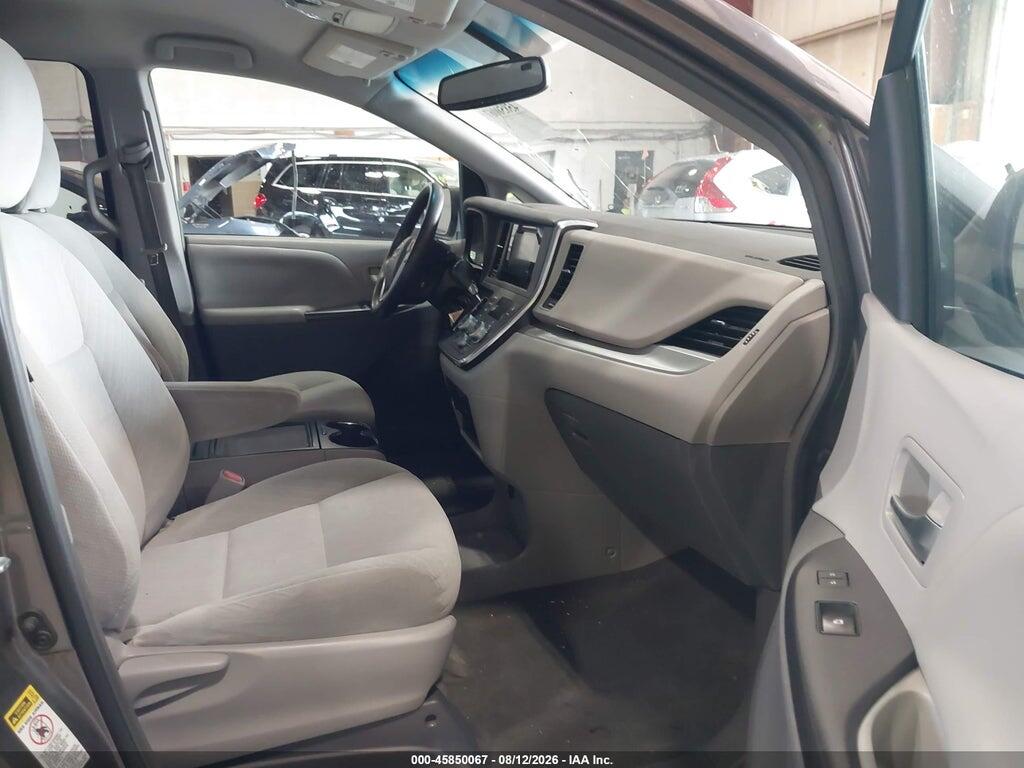 5TDKZ3DC2HS828600 2017 TOYOTA SIENNA photo no. 5