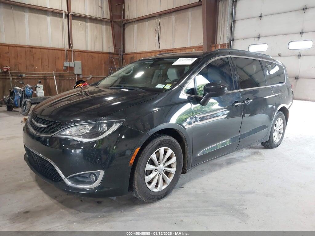 2C4RC1BG3HR688155 2017 CHRYSLER PACIFICA photo no. 2