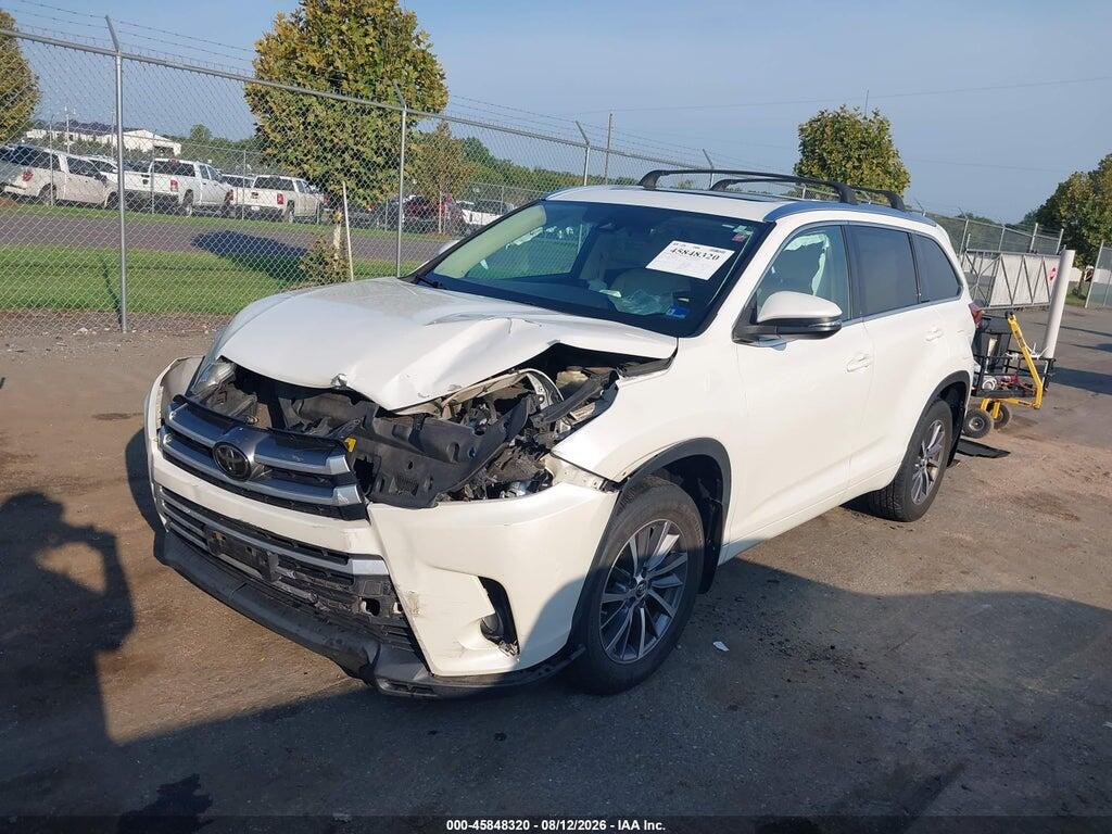 5TDJZRFH2HS458529 2017 TOYOTA HIGHLANDER photo no. 2