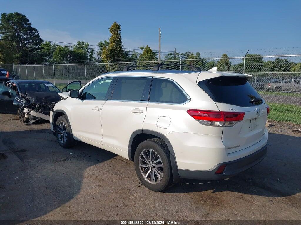5TDJZRFH2HS458529 2017 TOYOTA HIGHLANDER photo no. 3