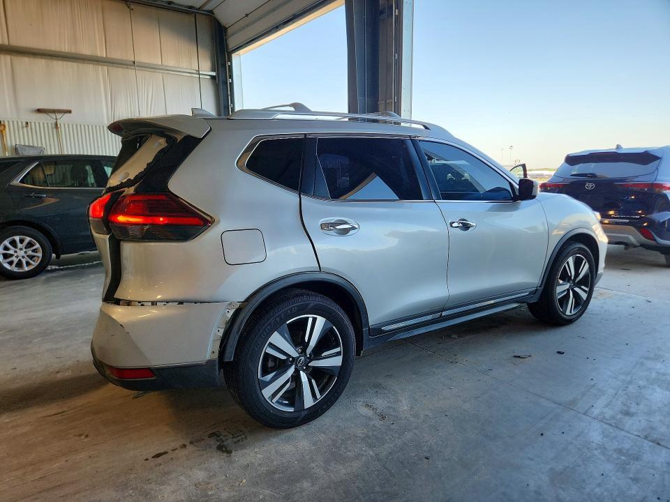 2017 NISSAN ROGUE SV — Фото 3 из 14