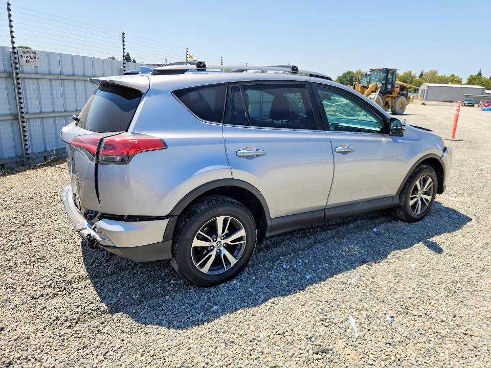 2017 TOYOTA RAV4 XLE — Фото 3 из 13