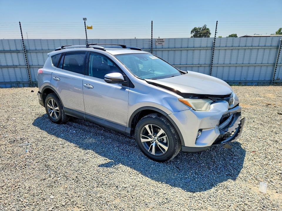 2017 TOYOTA RAV4 XLE — Фото 4 из 13