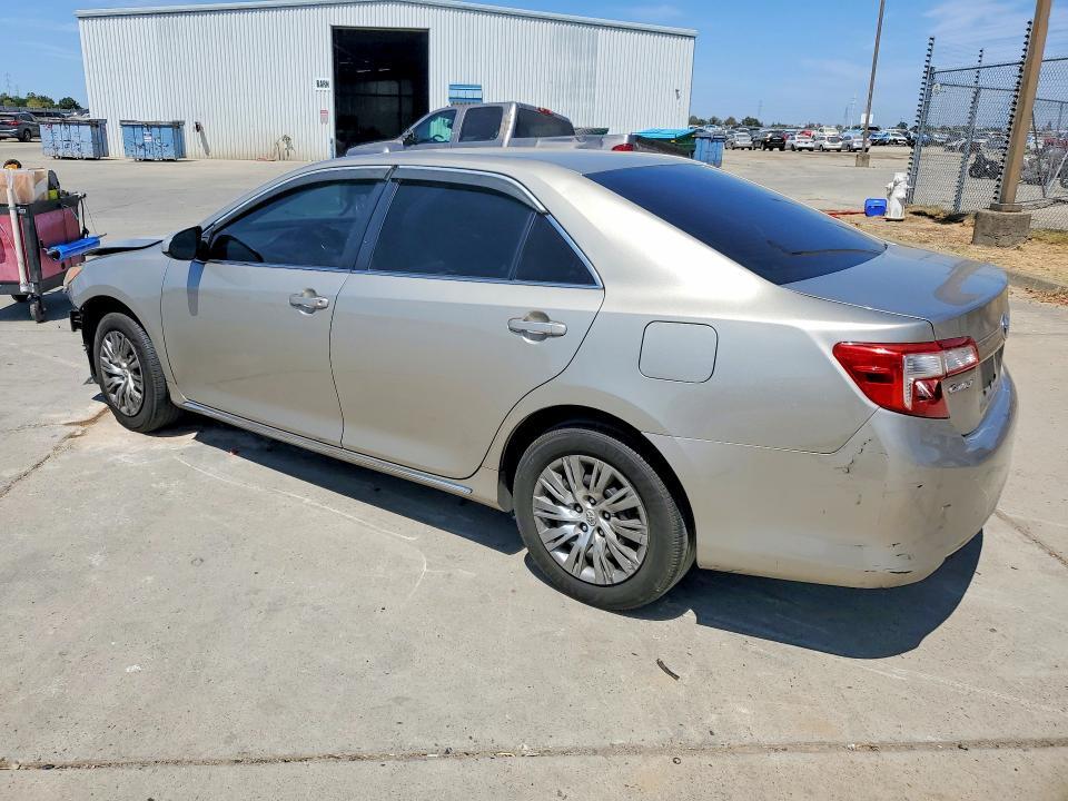 2013 TOYOTA CAMRY LE — Фото 2 из 13