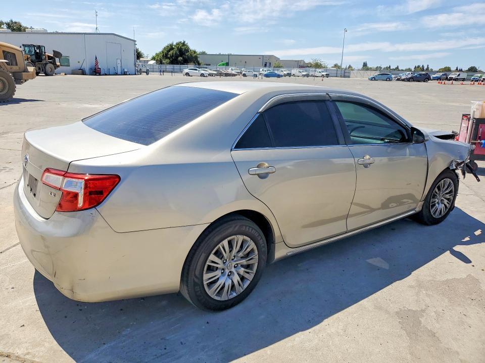 2013 TOYOTA CAMRY LE — Фото 3 из 13