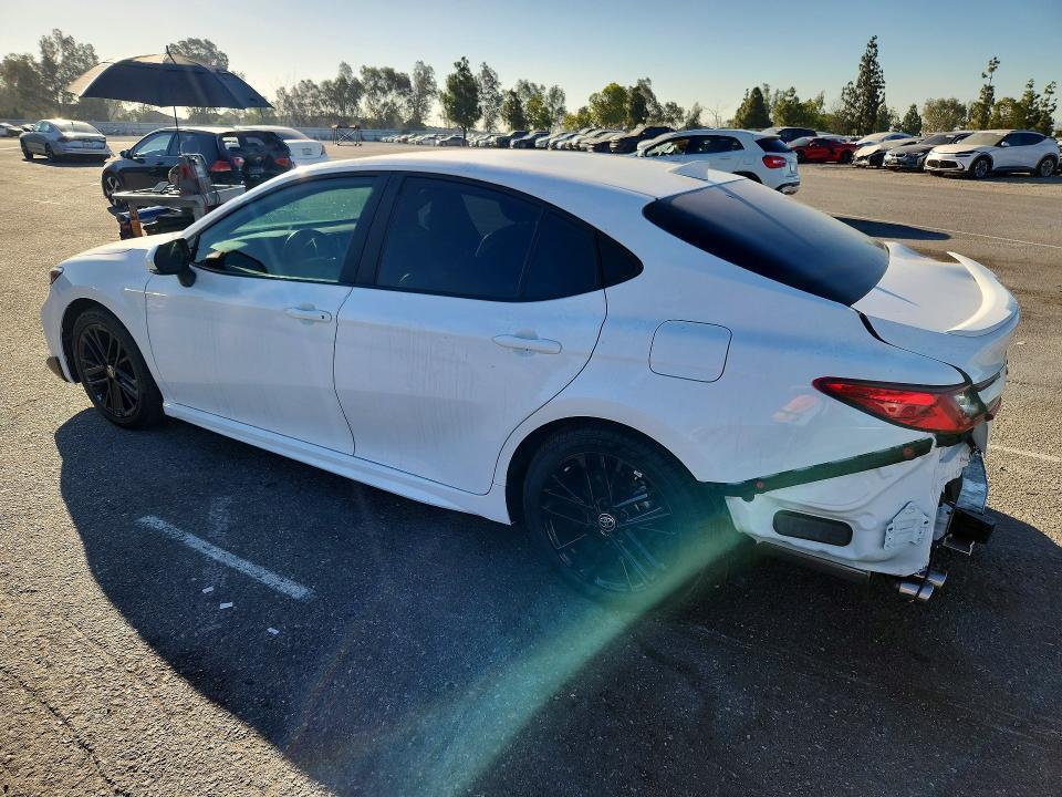 2025 TOYOTA CAMRY SE — Фото 2 из 12