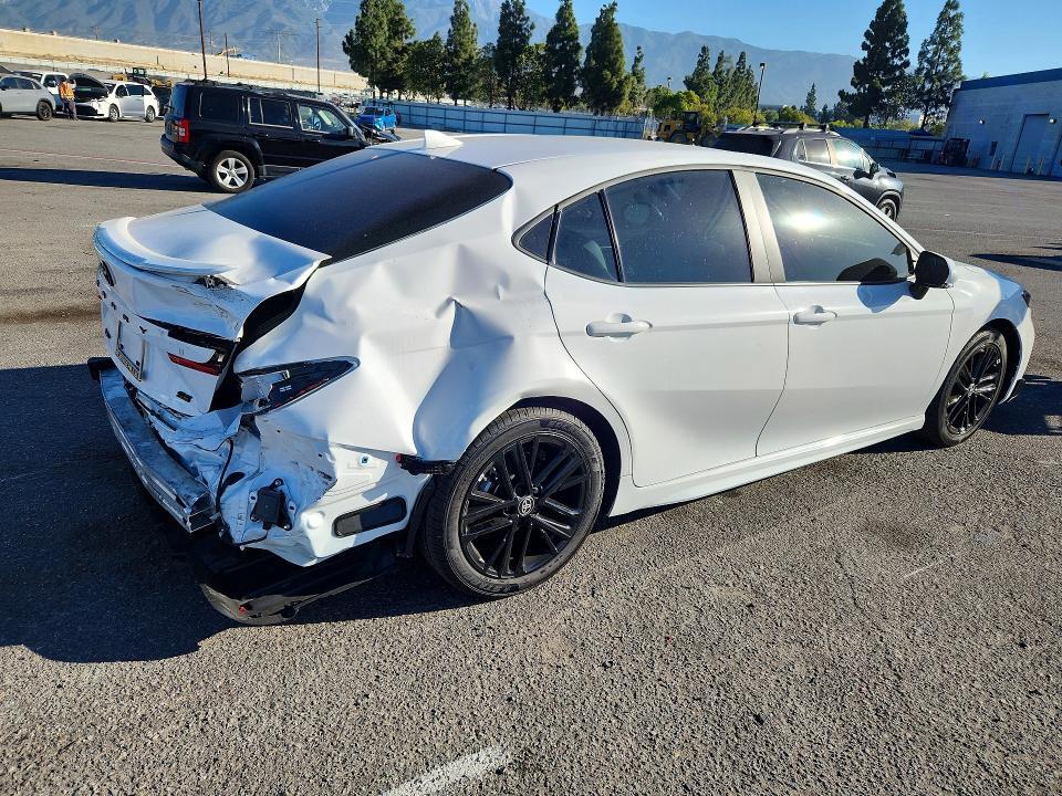 2025 TOYOTA CAMRY SE — Фото 3 из 12