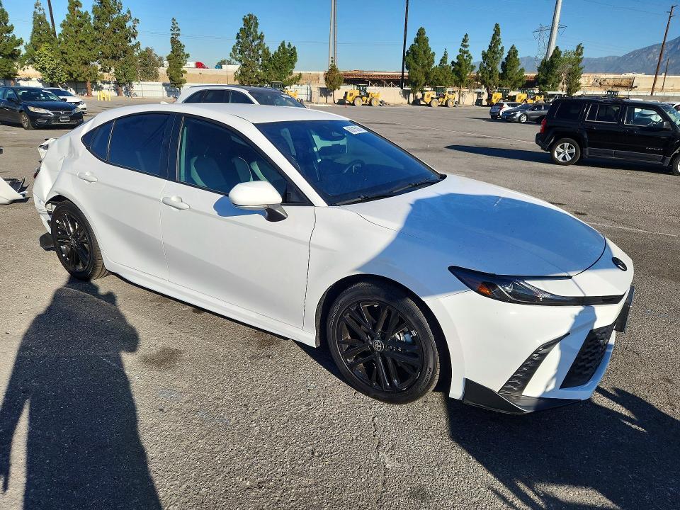 2025 TOYOTA CAMRY SE — Фото 4 из 12