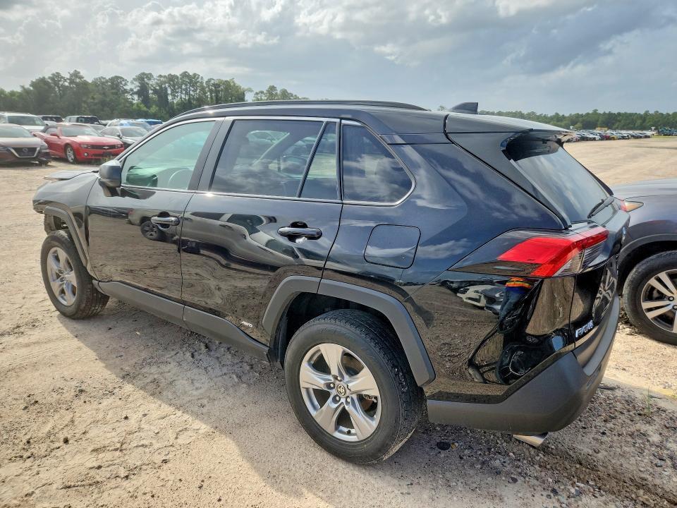 2025 TOYOTA RAV4 LE — Фото 2 из 13