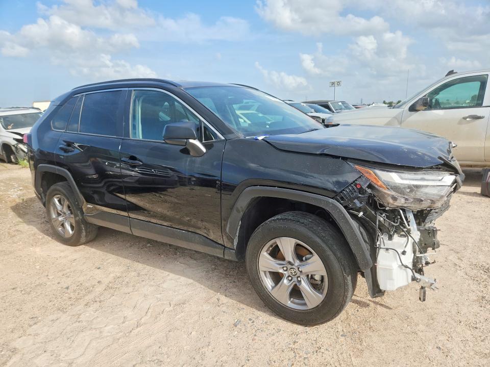 2025 TOYOTA RAV4 LE — Фото 4 из 13