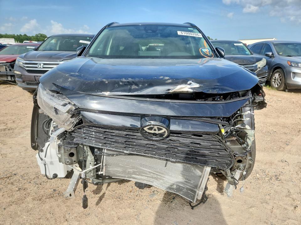 2025 TOYOTA RAV4 LE — Фото 5 из 13