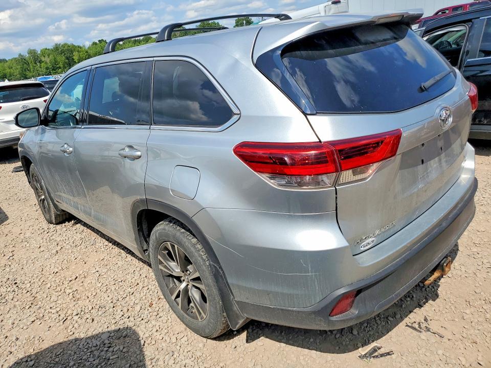 5TDBZRFH7HS442802 2017 TOYOTA HIGHLANDER photo no. 2