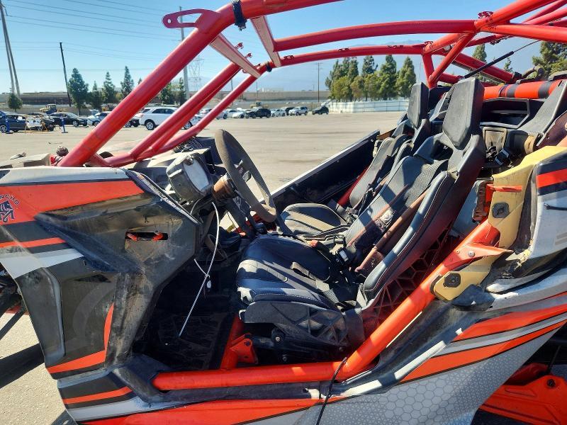 3JBVXAW49HK002581 2017 CAN-AM MAVERICK X3 photo no. 9