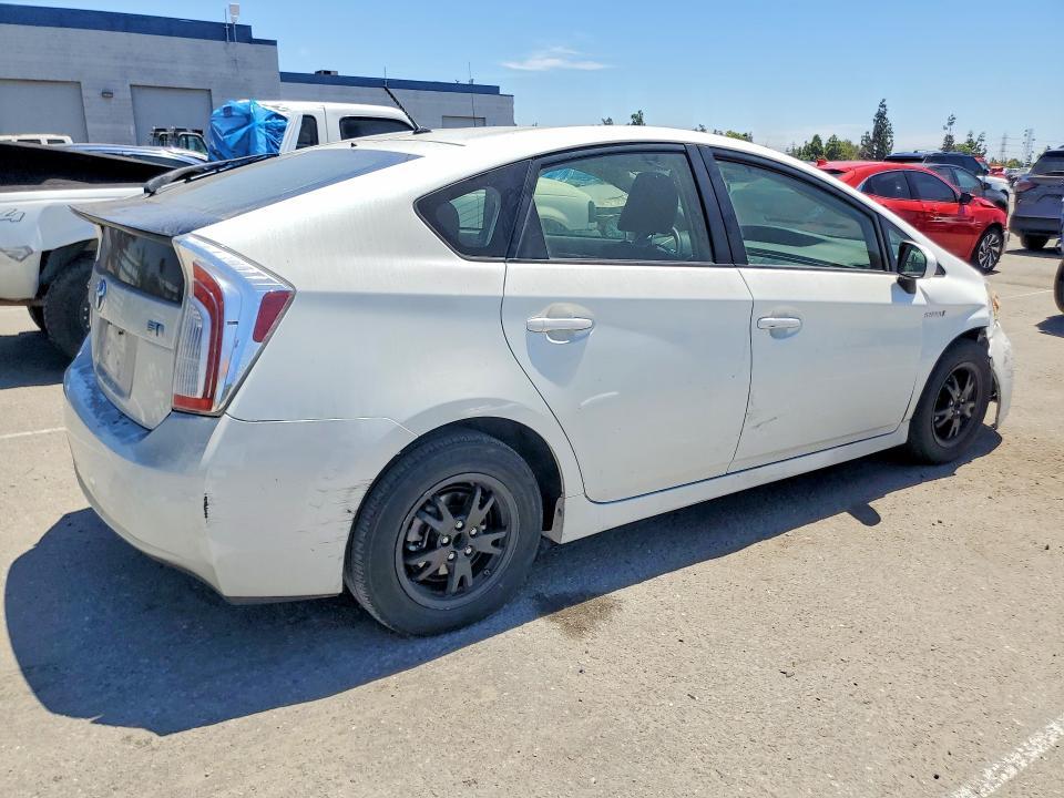 2012 TOYOTA PRIUS TWO — Фото 3 из 12