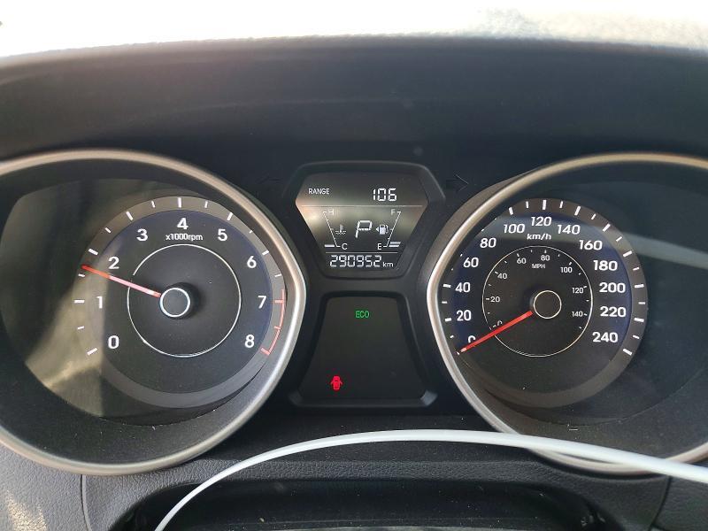 2016 HYUNDAI ELANTRA SE — Фото 9 из 12