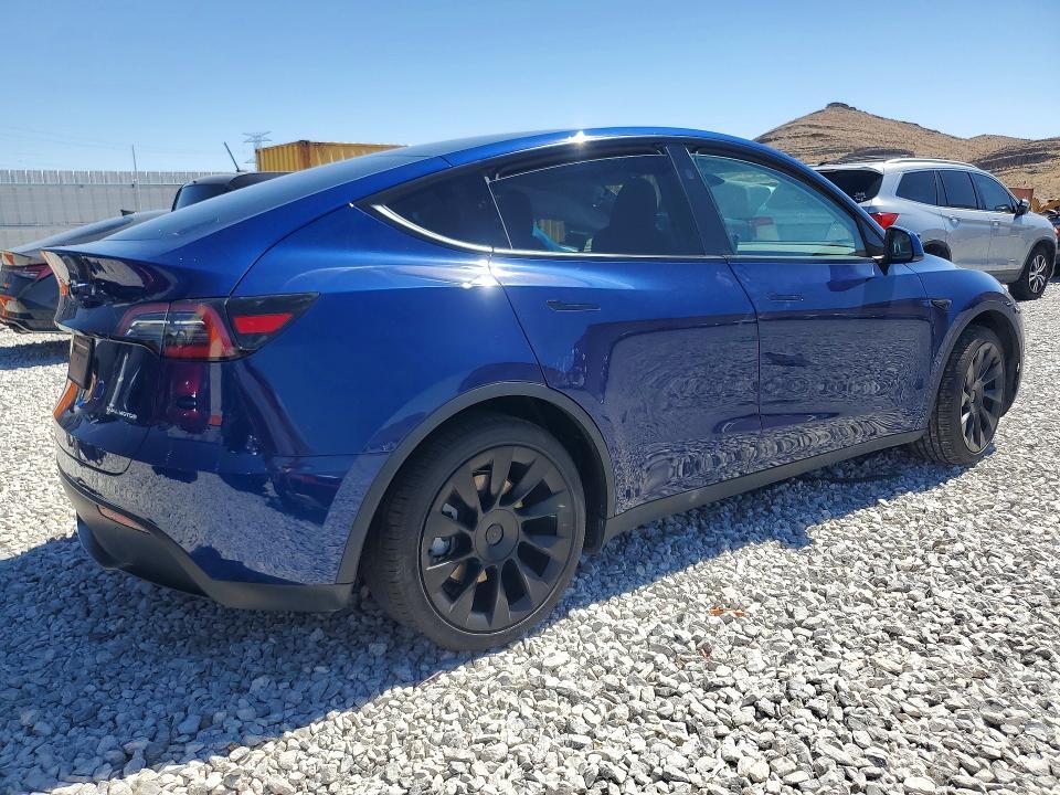 2024 TESLA MODEL Y — Фото 3 из 12