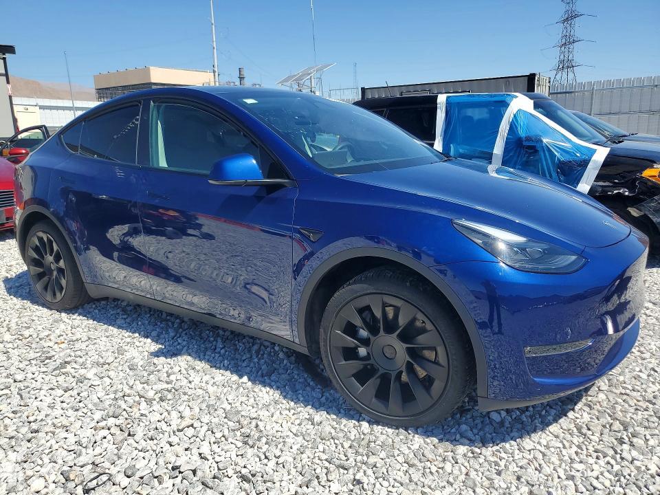 2024 TESLA MODEL Y — Фото 4 из 12