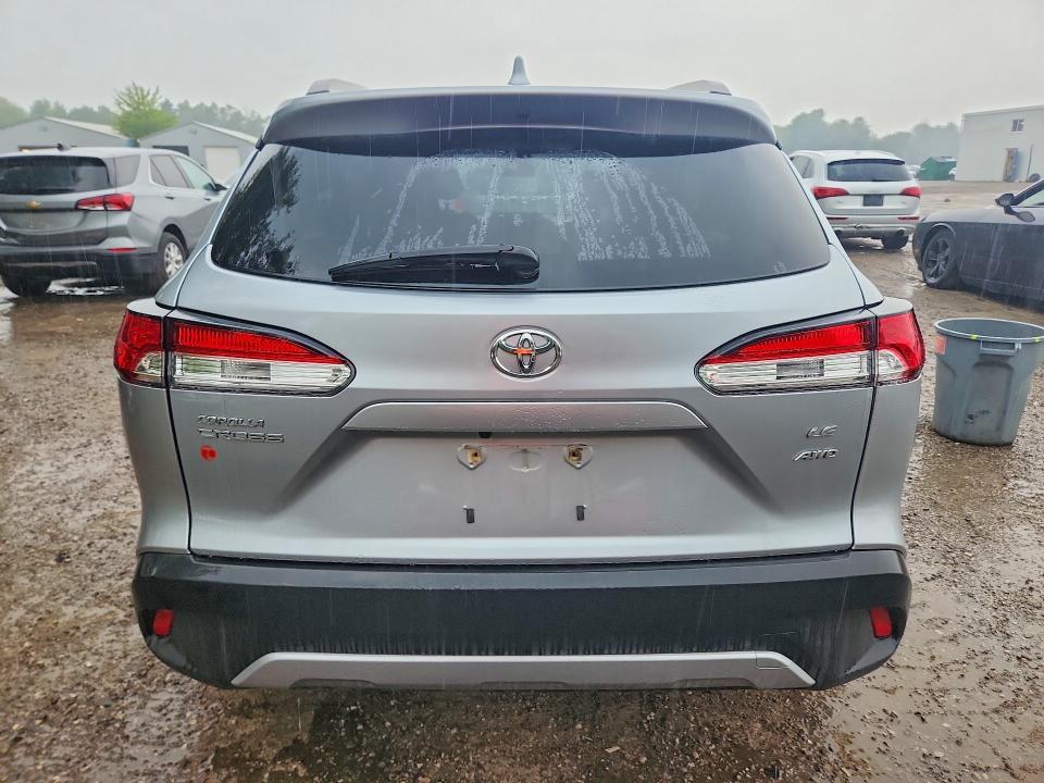 2022 TOYOTA COROLLA CROSS LE — Фото 6 из 14
