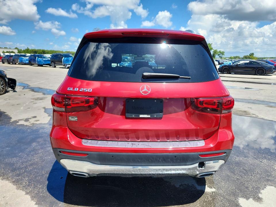 2020 MERCEDES-BENZ GLB 250 — Фото 6 из 13