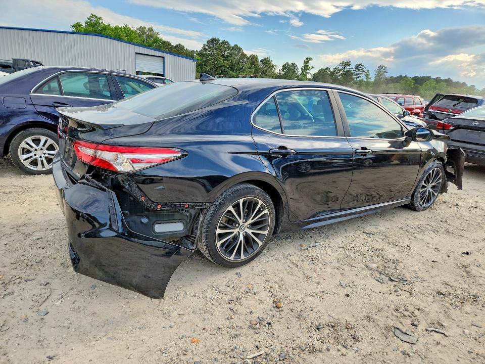2019 TOYOTA CAMRY SE — Фото 3 из 12