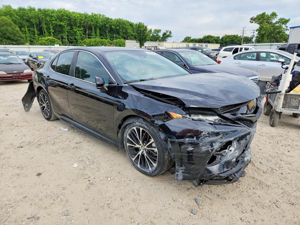 2019 TOYOTA CAMRY SE — Фото 4 из 12