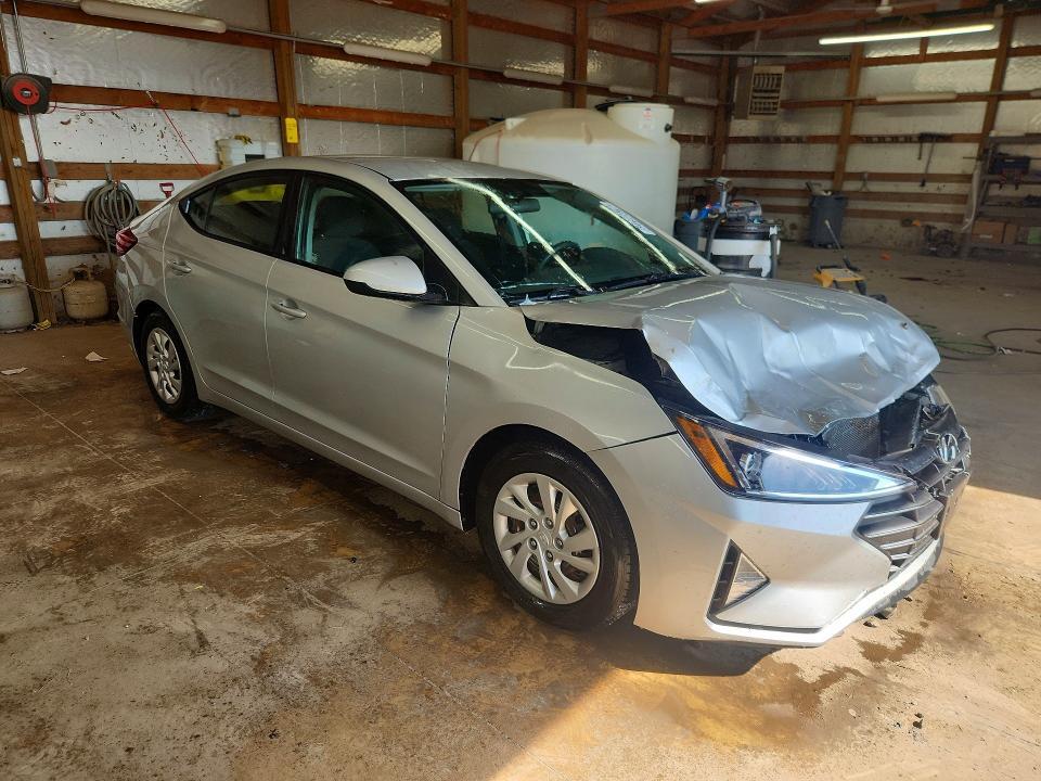 2019 HYUNDAI ELANTRA SE — Фото 4 из 12