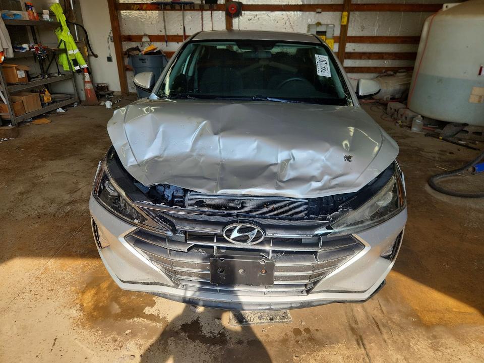 2019 HYUNDAI ELANTRA SE — Фото 5 из 12