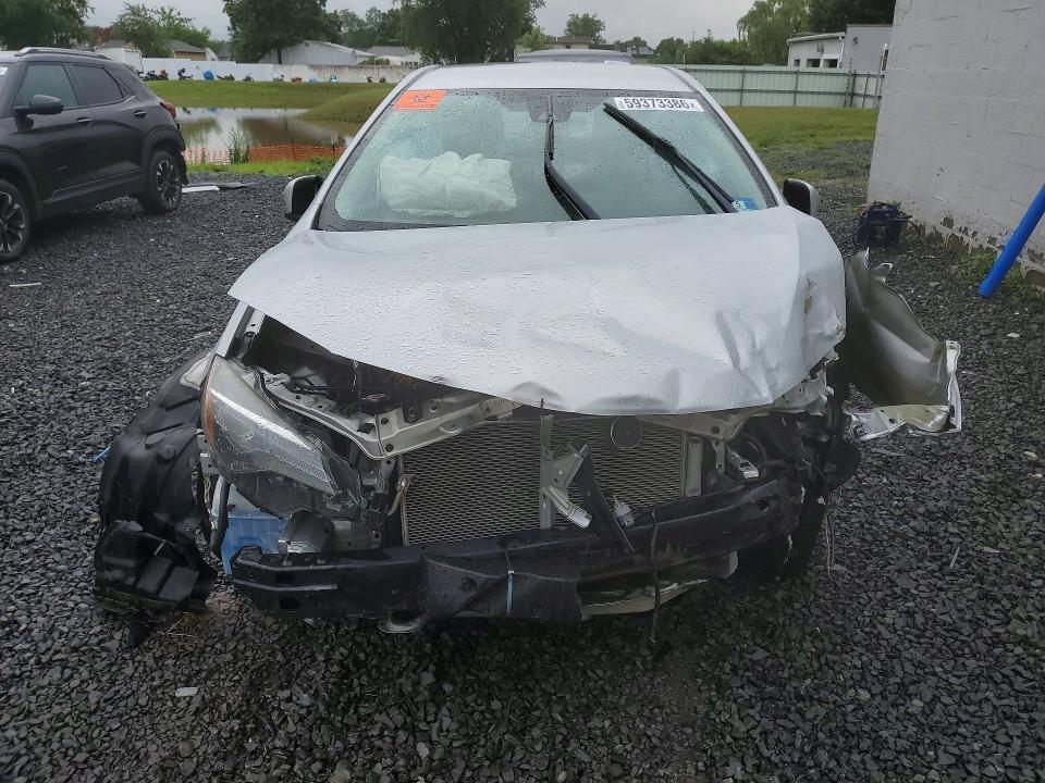 2T1BURHE6JC090005 2018 TOYOTA COROLLA photo no. 5