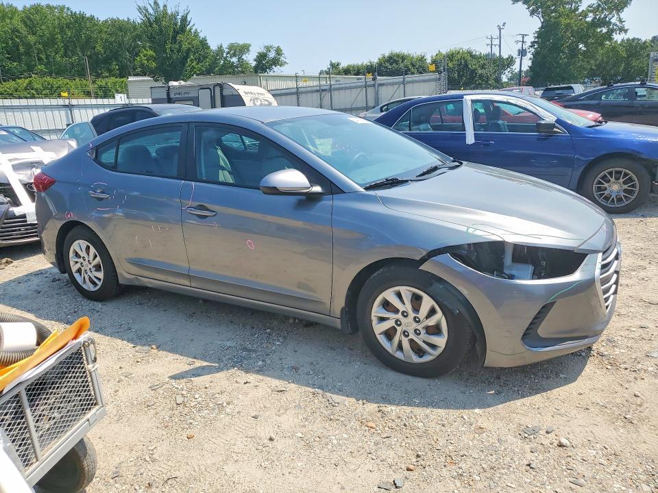 2018 HYUNDAI ELANTRA SE — Фото 4 из 12