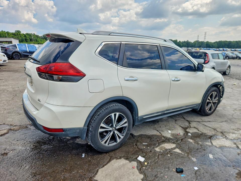 2018 NISSAN ROGUE SL — Фото 3 из 13