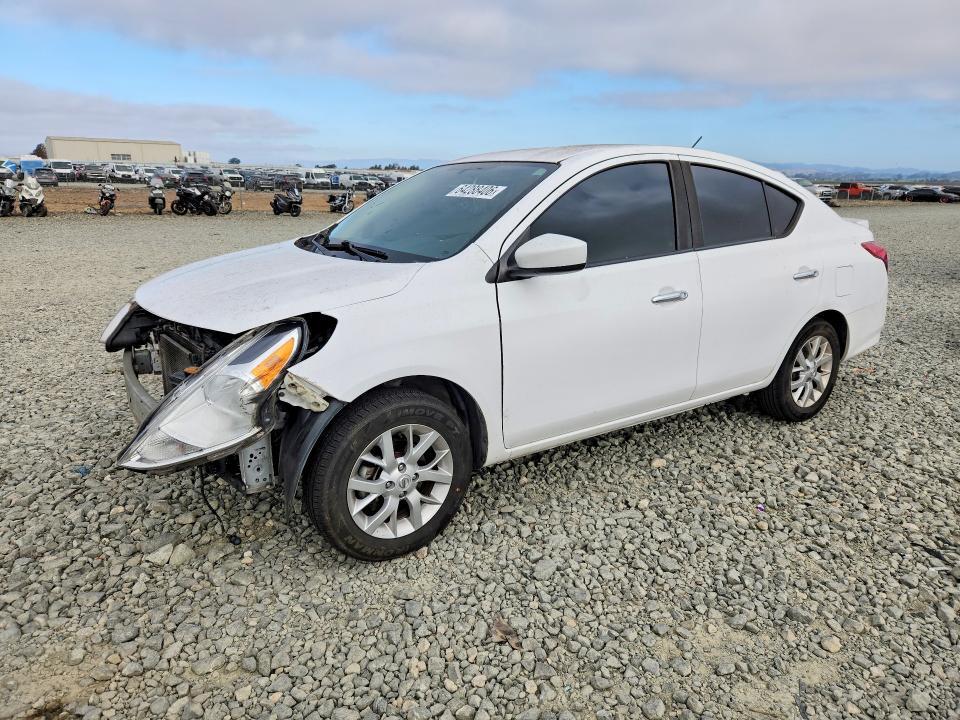 3N1CN7AP0JL883754 2018 NISSAN VERSA photo no. 1