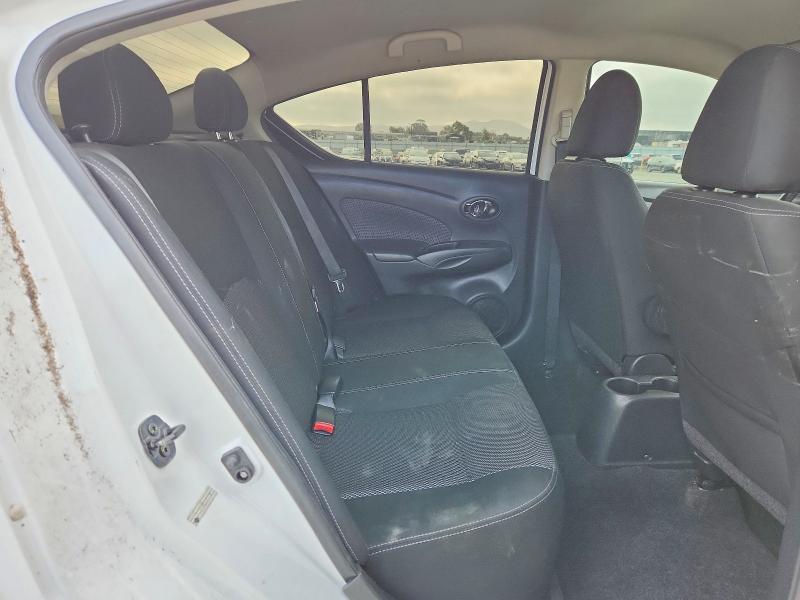 3N1CN7AP0JL883754 2018 NISSAN VERSA photo no. 10
