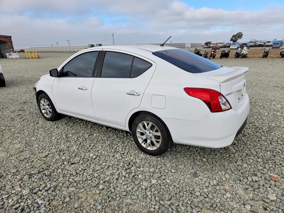 3N1CN7AP0JL883754 2018 NISSAN VERSA photo no. 2