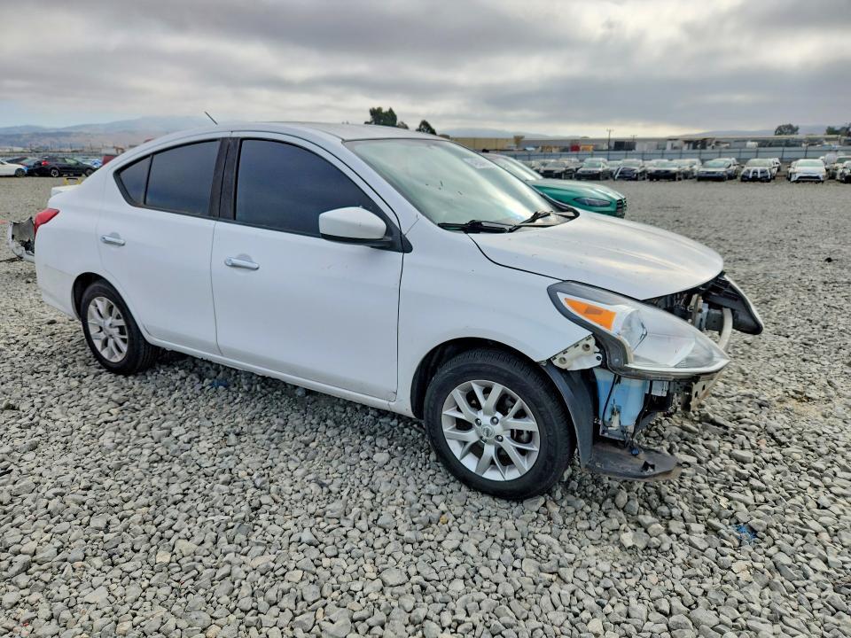 3N1CN7AP0JL883754 2018 NISSAN VERSA photo no. 4