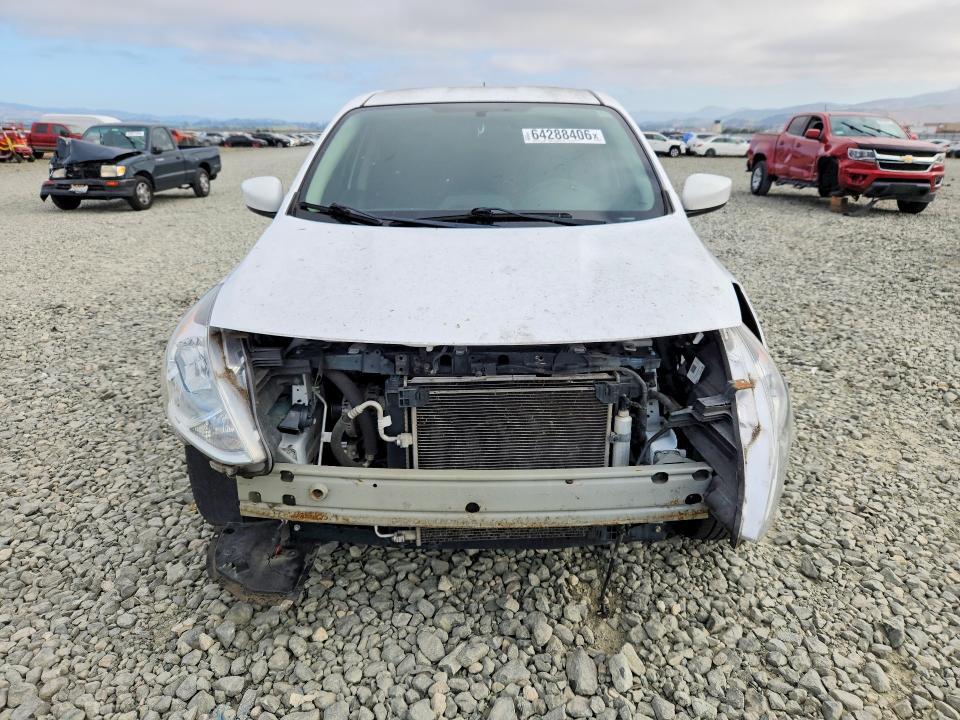 3N1CN7AP0JL883754 2018 NISSAN VERSA photo no. 5
