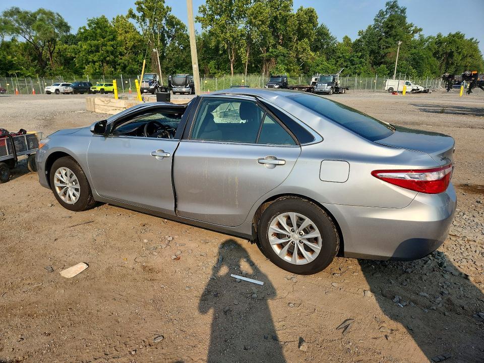 4T1BF1FK9HU724971 2017 TOYOTA CAMRY photo no. 2