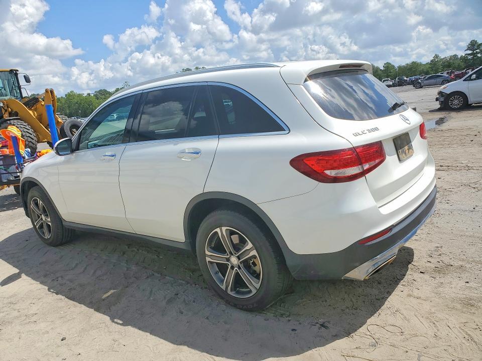 WDC0G4JB1HF190879 2017 MERCEDES-BENZ GLC photo no. 2