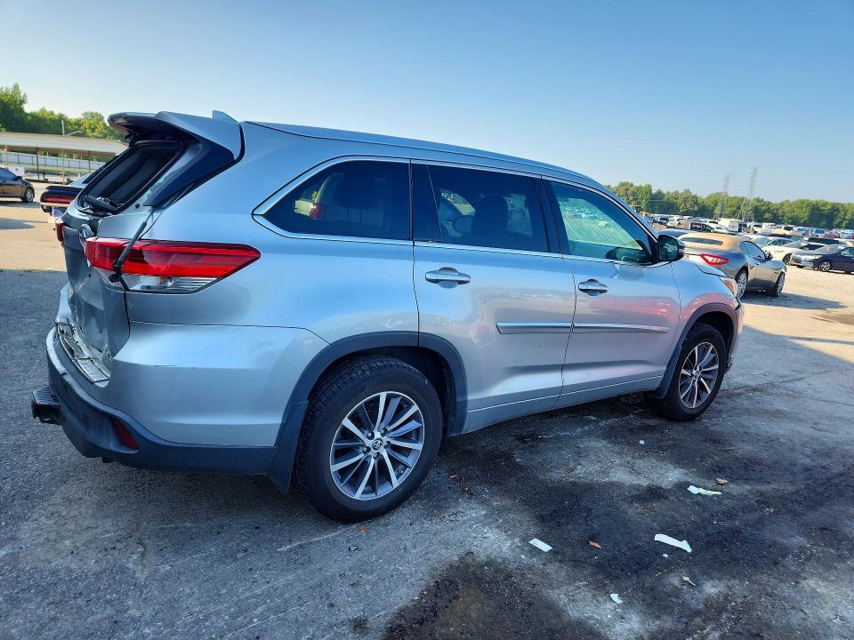 2017 TOYOTA HIGHLANDER XLE — Фото 3 из 13