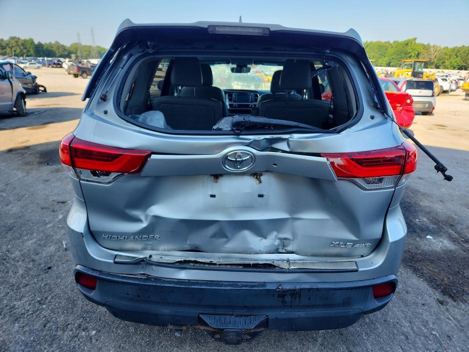 2017 TOYOTA HIGHLANDER XLE — Фото 6 из 13