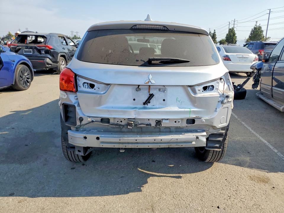 2017 MITSUBISHI OUTLANDER SPORT ES — Фото 6 из 14