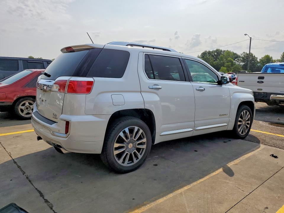 2016 GMC TERRAIN DENALI — Фото 3 из 13