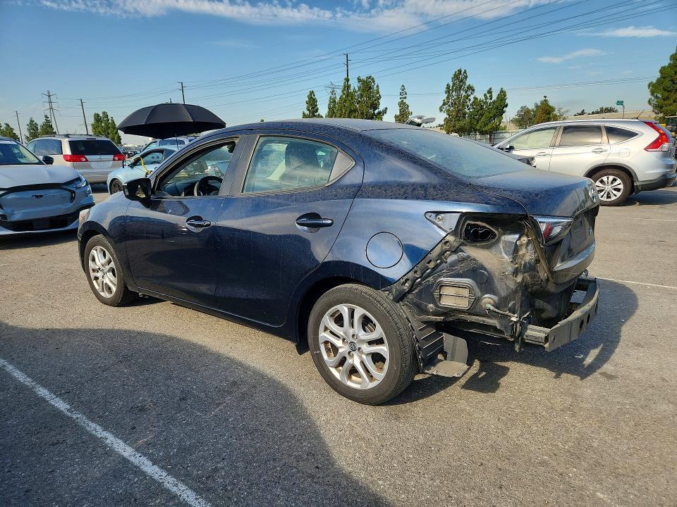 2016 SCION IA BASE — Фото 2 из 12