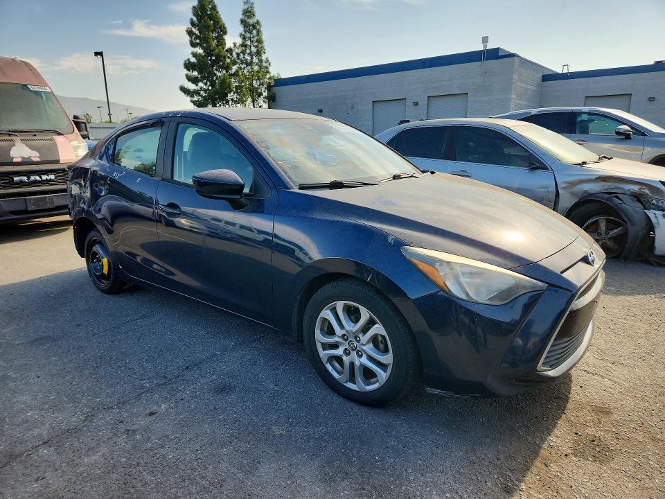 2016 SCION IA BASE — Фото 4 из 12